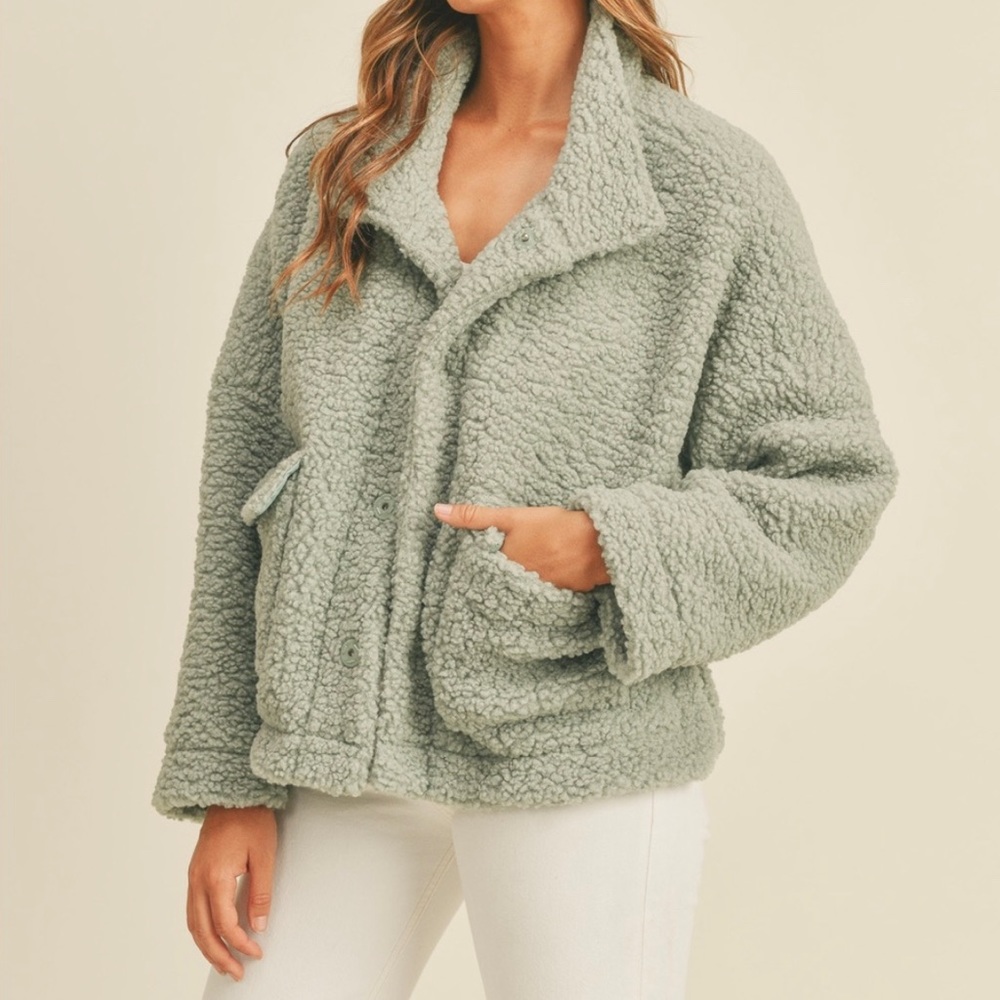 Women's oversized Sherpa jacket - NWT - sage green - size Small- Boutique 🎆